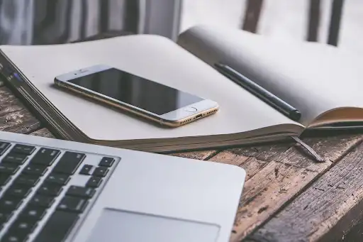 Entrepreneur using a virtual business address to protect home privacy online
